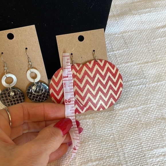 💐5/25 2 pair large round bold metal red glitter chevron mother of pearl dangle - Picture 9 of 10